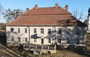 Zdjęcie główne ogłoszenia Na Sprzedaż Barokowy Dwór Biskupice, Opolskie.