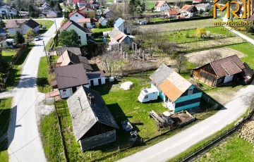 Zdjęcie główne ogłoszenia Zabudowania w Biskupicach Radłowskich gmina Radłów