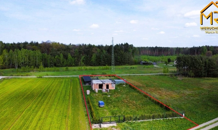 Atrakcyjna działka z rozpoczętą budową domu | Zdjęcie główne